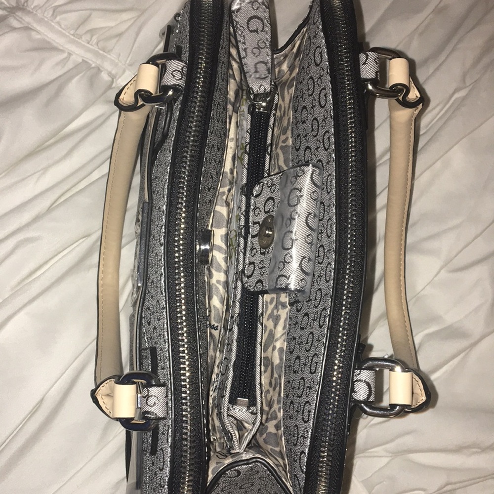 Guess Purse - Picture 5 of 5